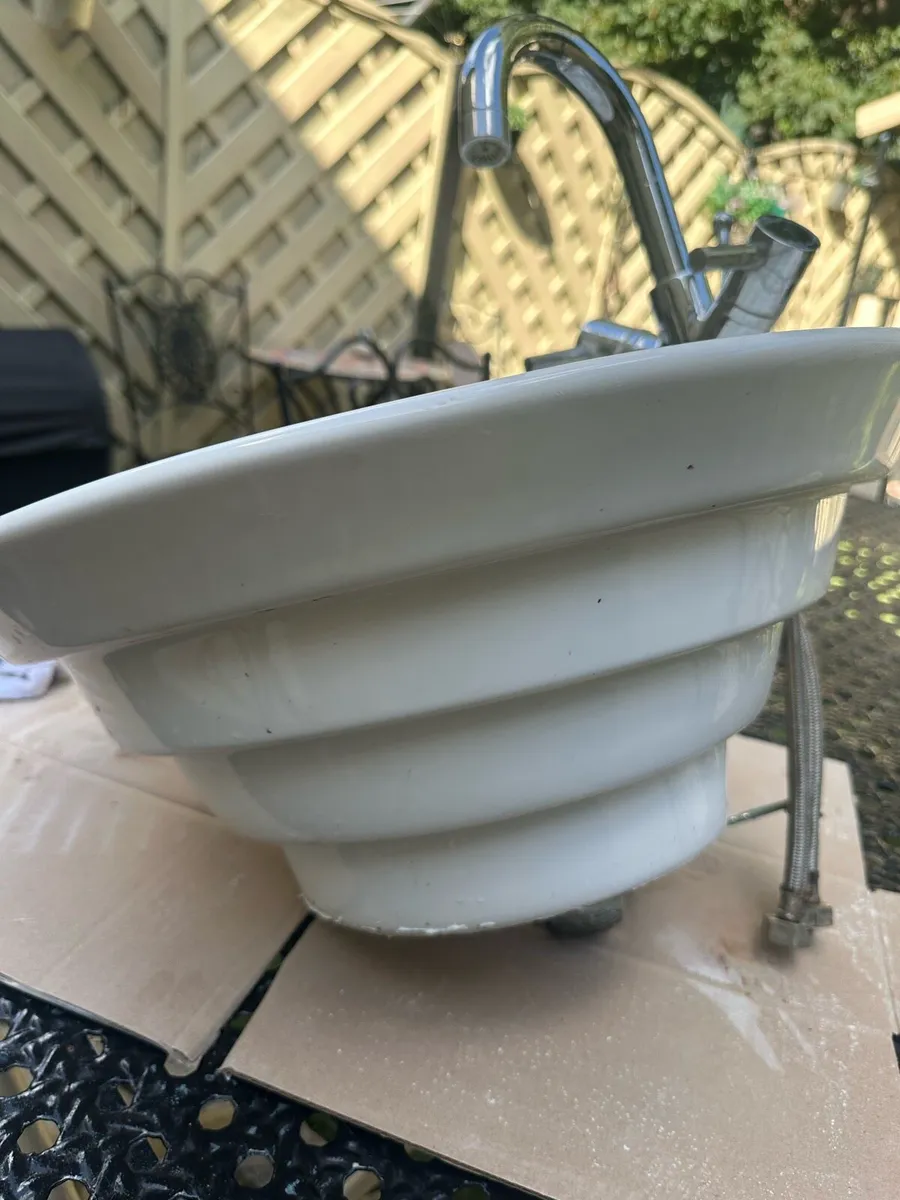 Bathroom sink - Image 2