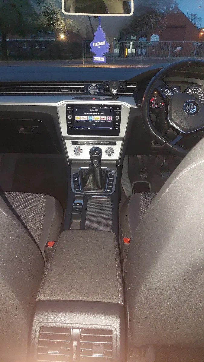 Volkswagen Passat 2018 - Image 4