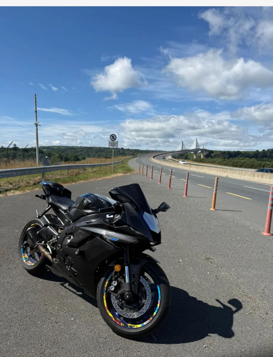 Yamaha R6 - Image 1