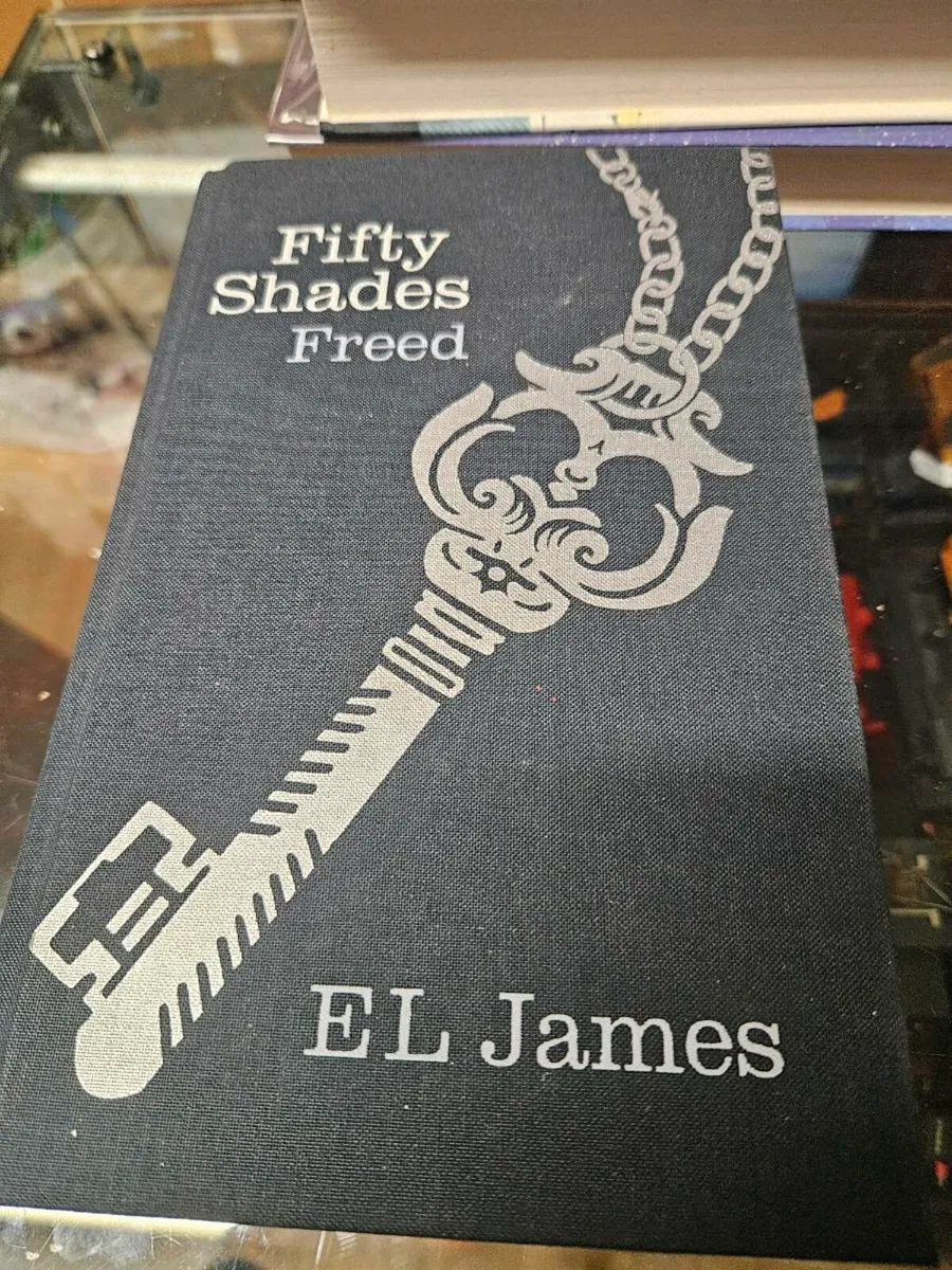 Book Fifty Shades Freed Signed - Image 1