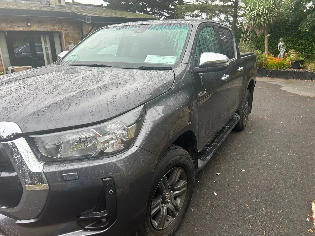 Toyota Hilux 2022 - Image 2