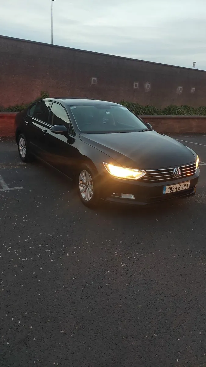 Volkswagen Passat 2018 - Image 2