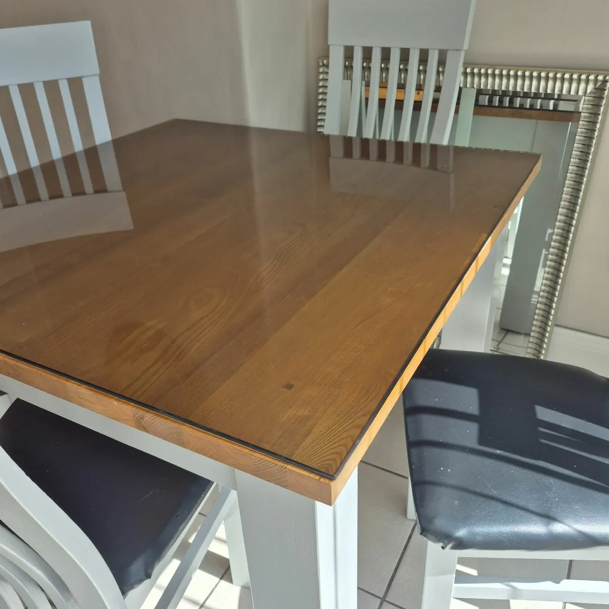 Oak table and four chairs for sale Ballyfermot 50e - Image 1