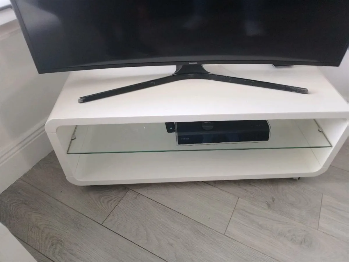 White gloss tv unit - Image 1