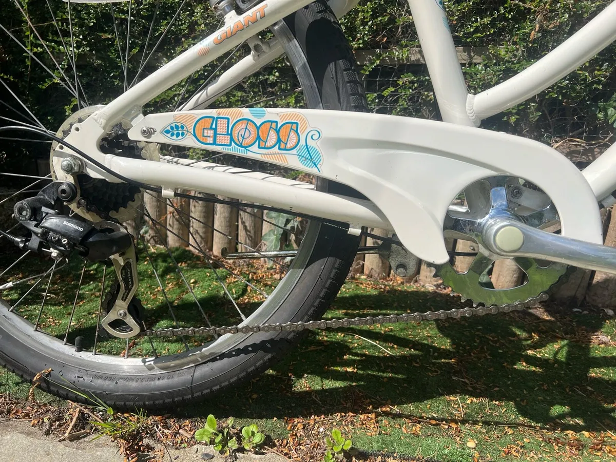 Giant Gloss Flourish - Kids Bike - Image 2