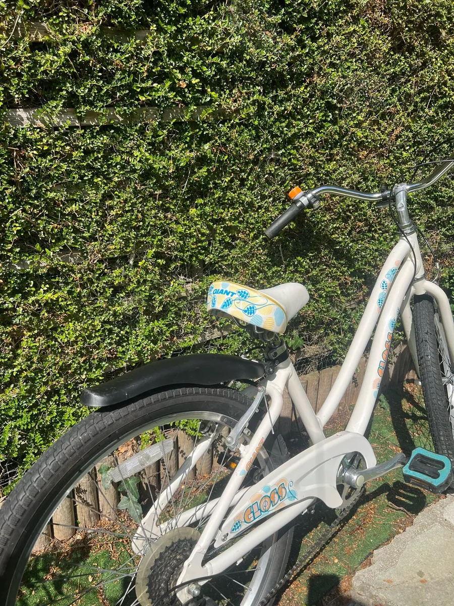 Giant Gloss Flourish - Kids Bike - Image 3