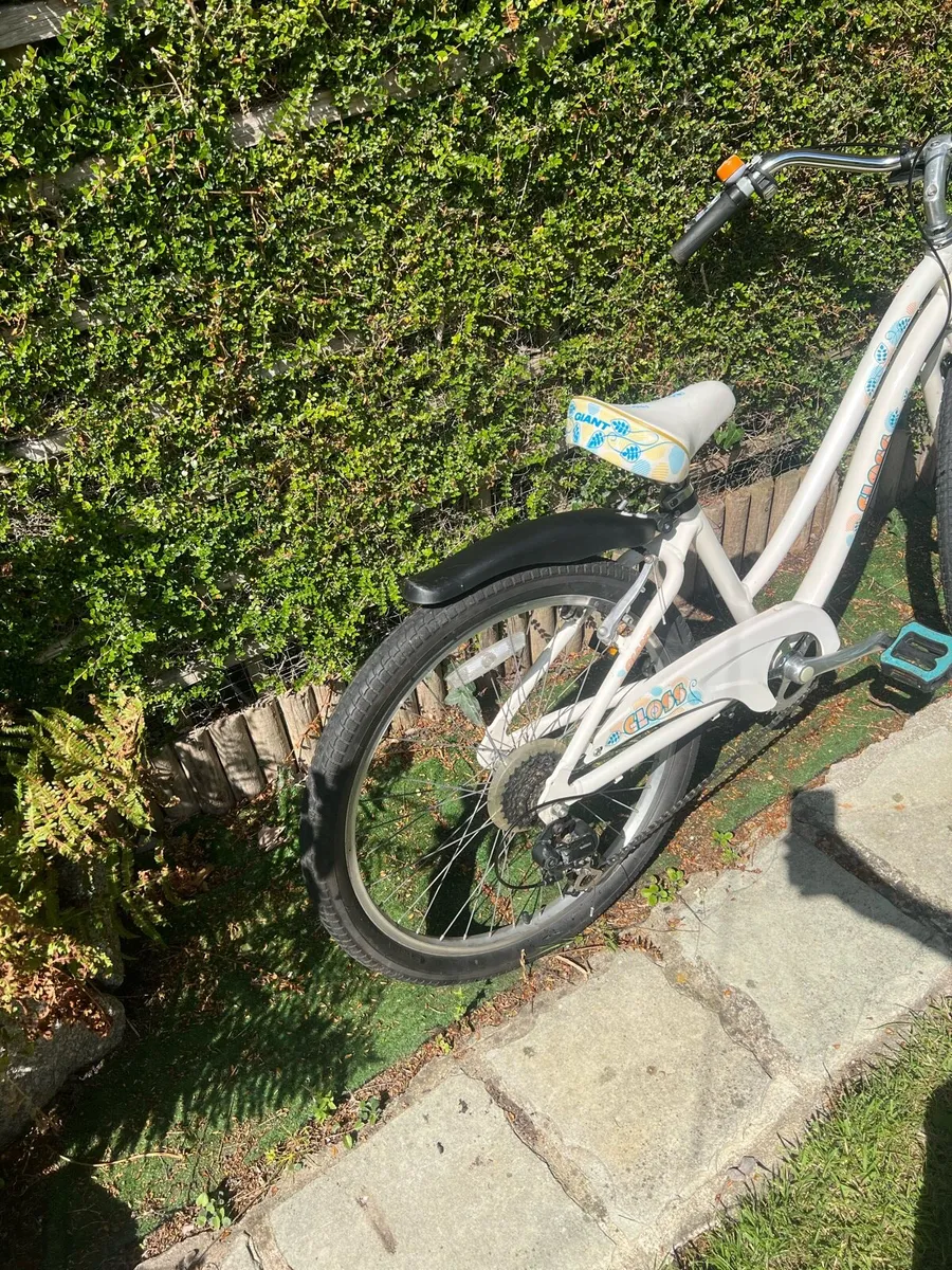 Giant Gloss Flourish - Kids Bike - Image 4