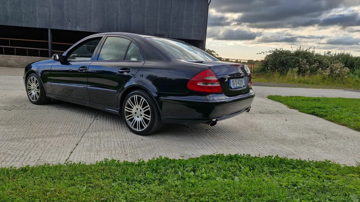 Mercedes-Benz E200, NCT 08-26 - Image 3