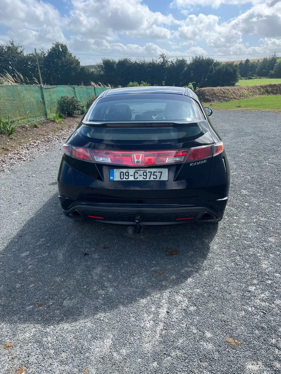 Honda Civic 2009 - Image 2