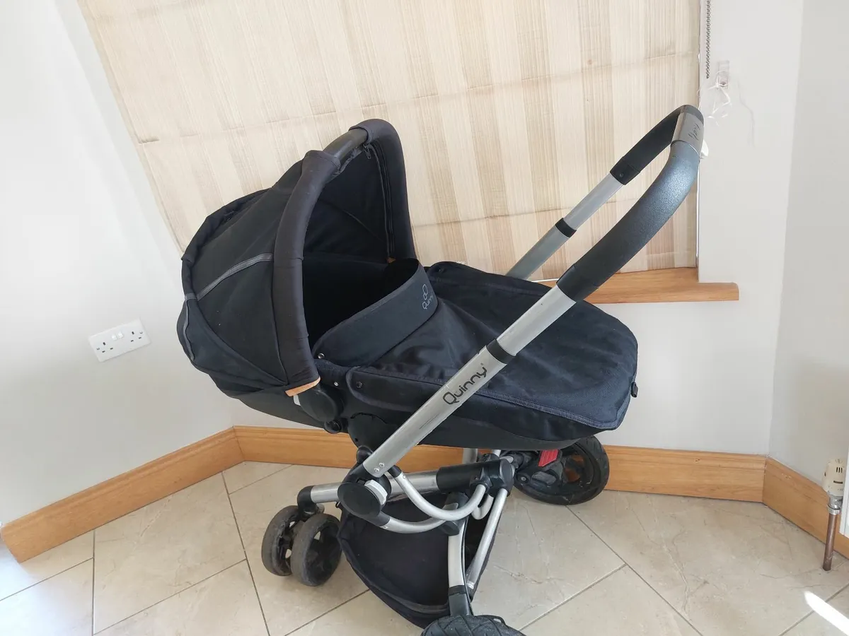 Quinny pushchair and carry cot - Image 1