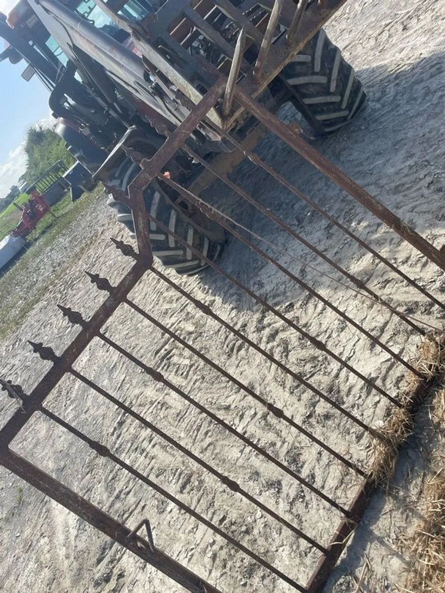 pair of gates - Image 3