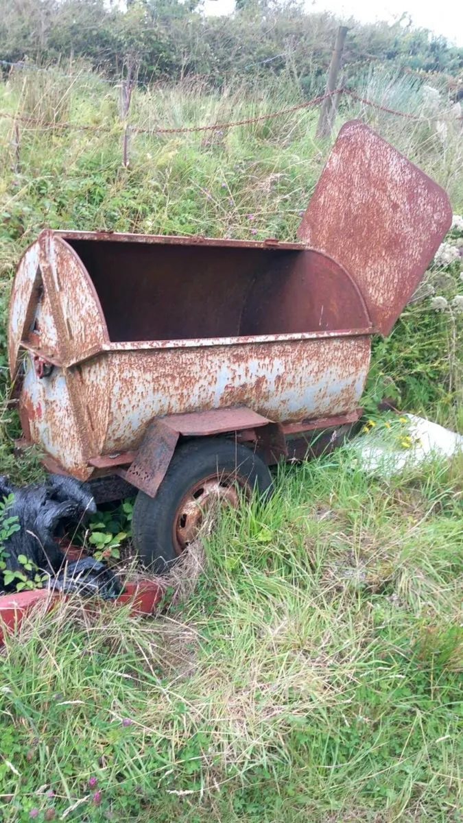 Fertiliser  spreader and mini muck spreader - Image 3