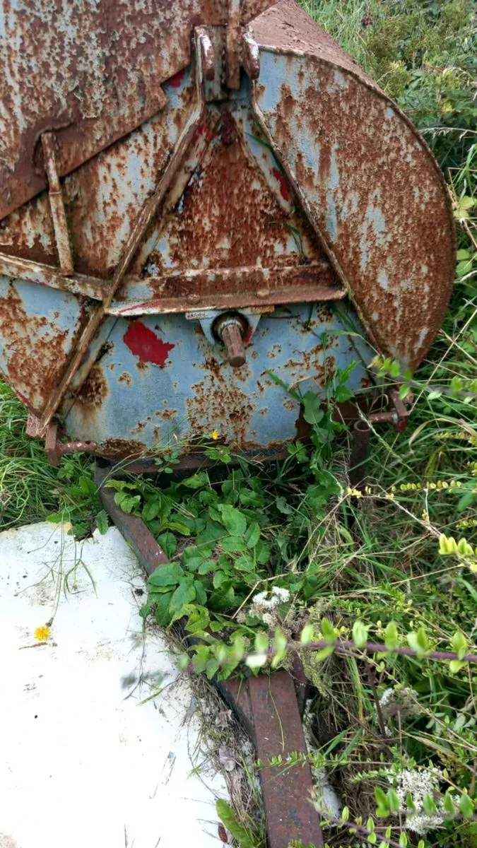 Fertiliser  spreader and mini muck spreader - Image 4