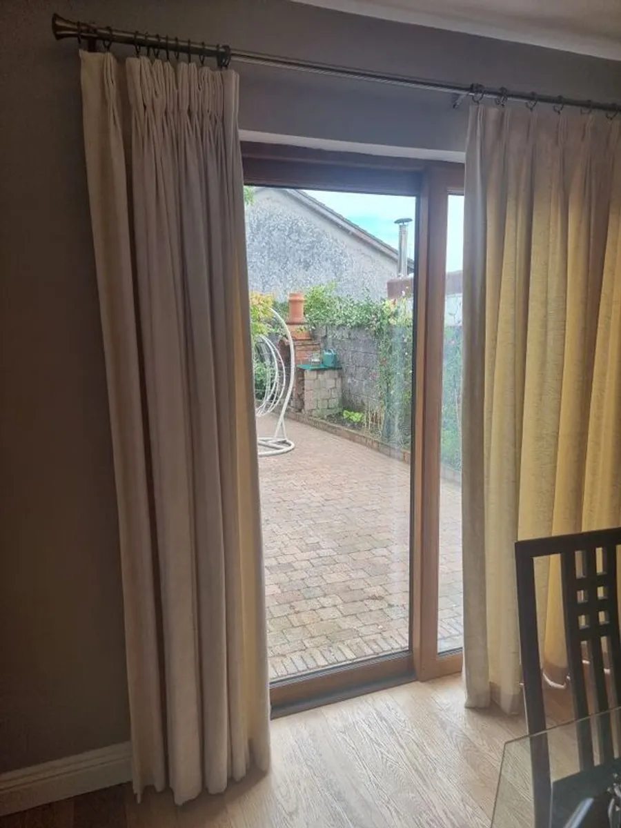 Curtains - Image 2