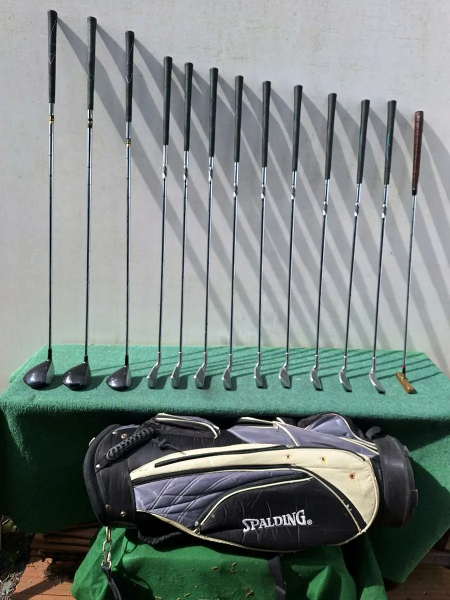 Golf clubs,  full set and bag - Image 1