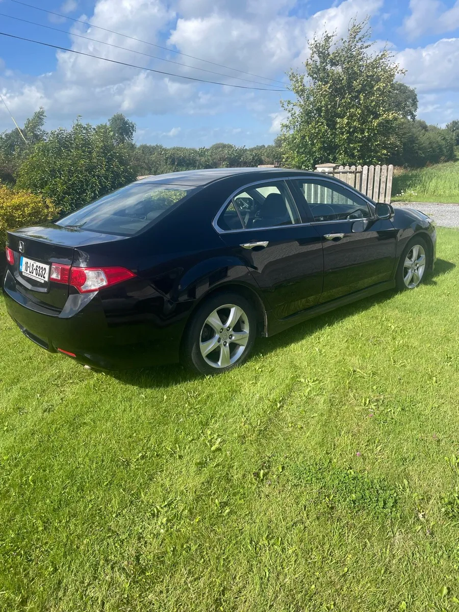 Honda Accord 2010 - Image 1