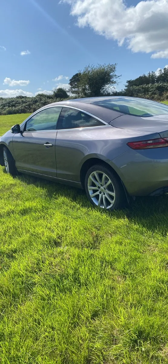 Renault Laguna 2011 - Image 2
