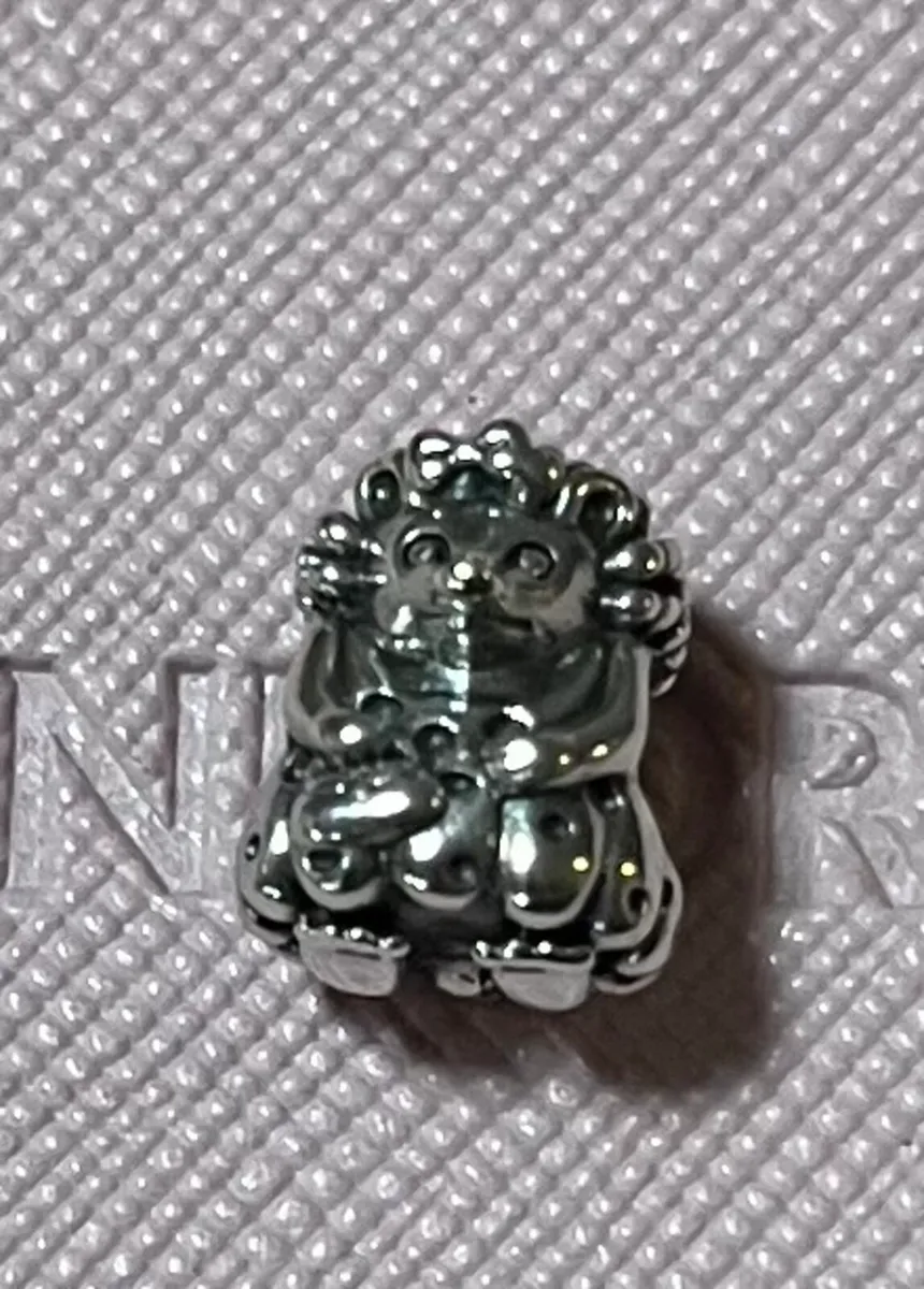 Pandora Mrs Hedgehog Charm - Image 2