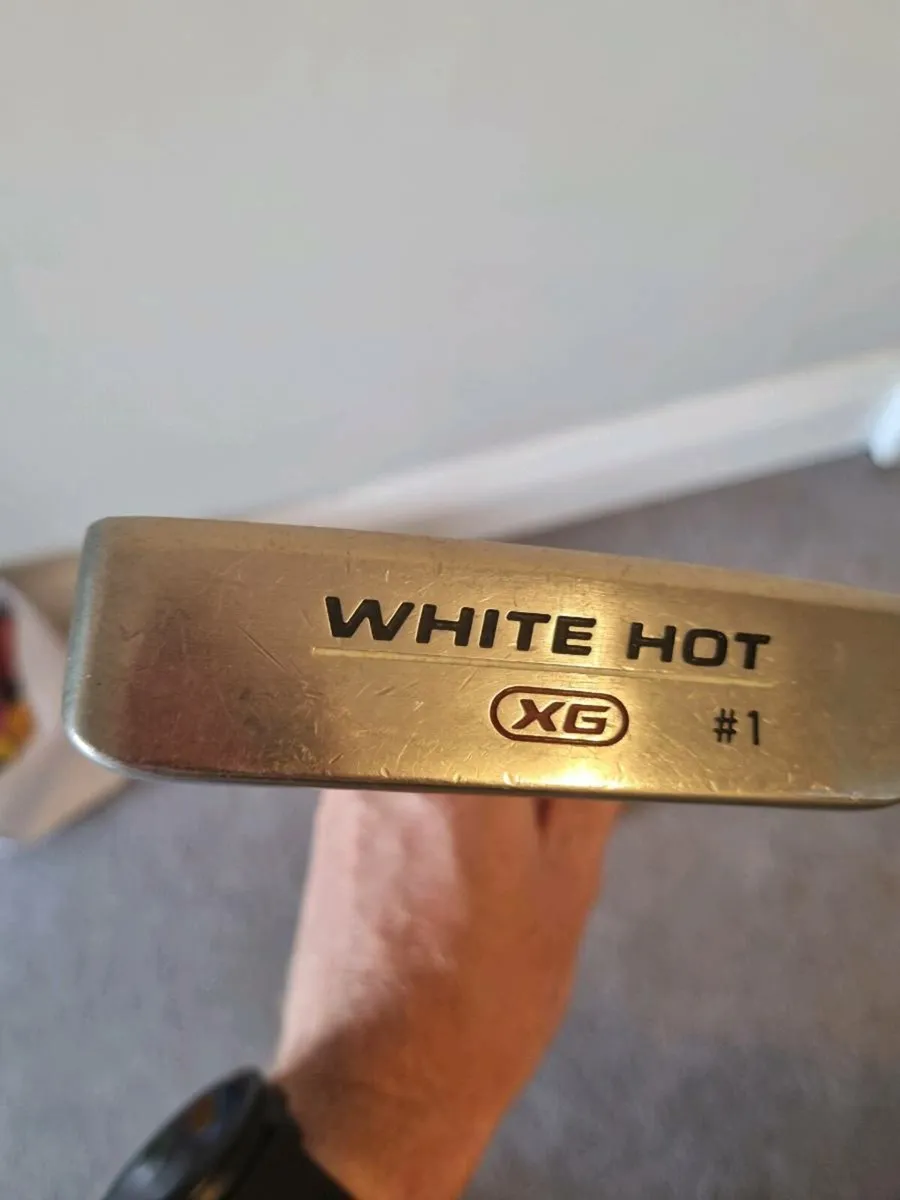 Odyssey White hot xg putter with new grip - Image 4