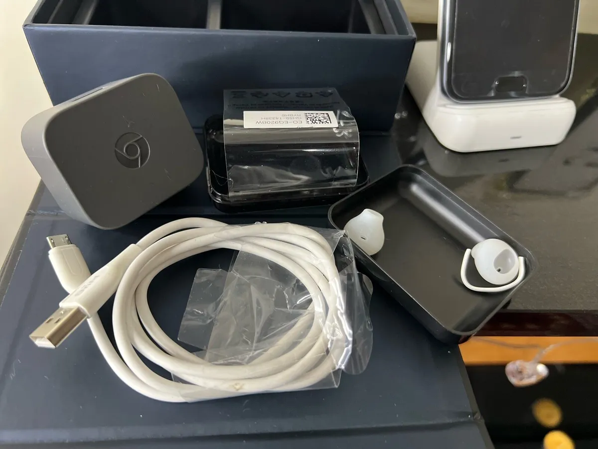Samsung galaxy S7 32GB Smart Phone Unlocked+Bundle - Image 3