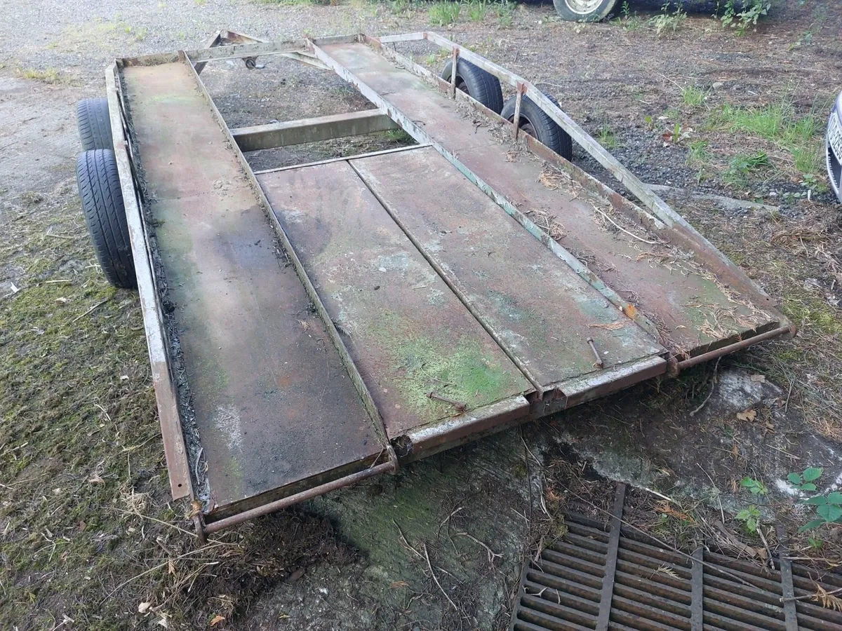 Car transporter trailer