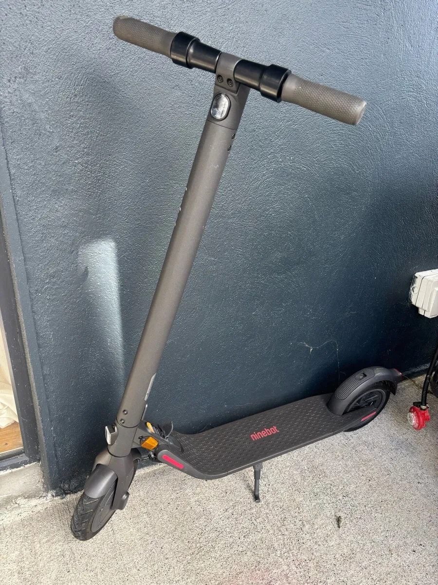 Segway Ninebot Kickscooter E22E - Image 1