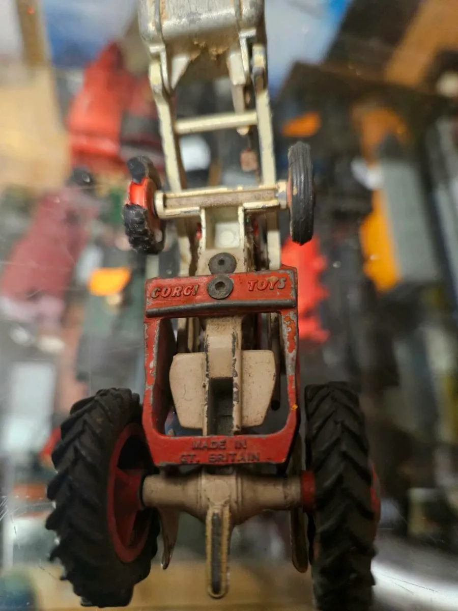 Corgi Massey Ferguson Tractor - Image 3