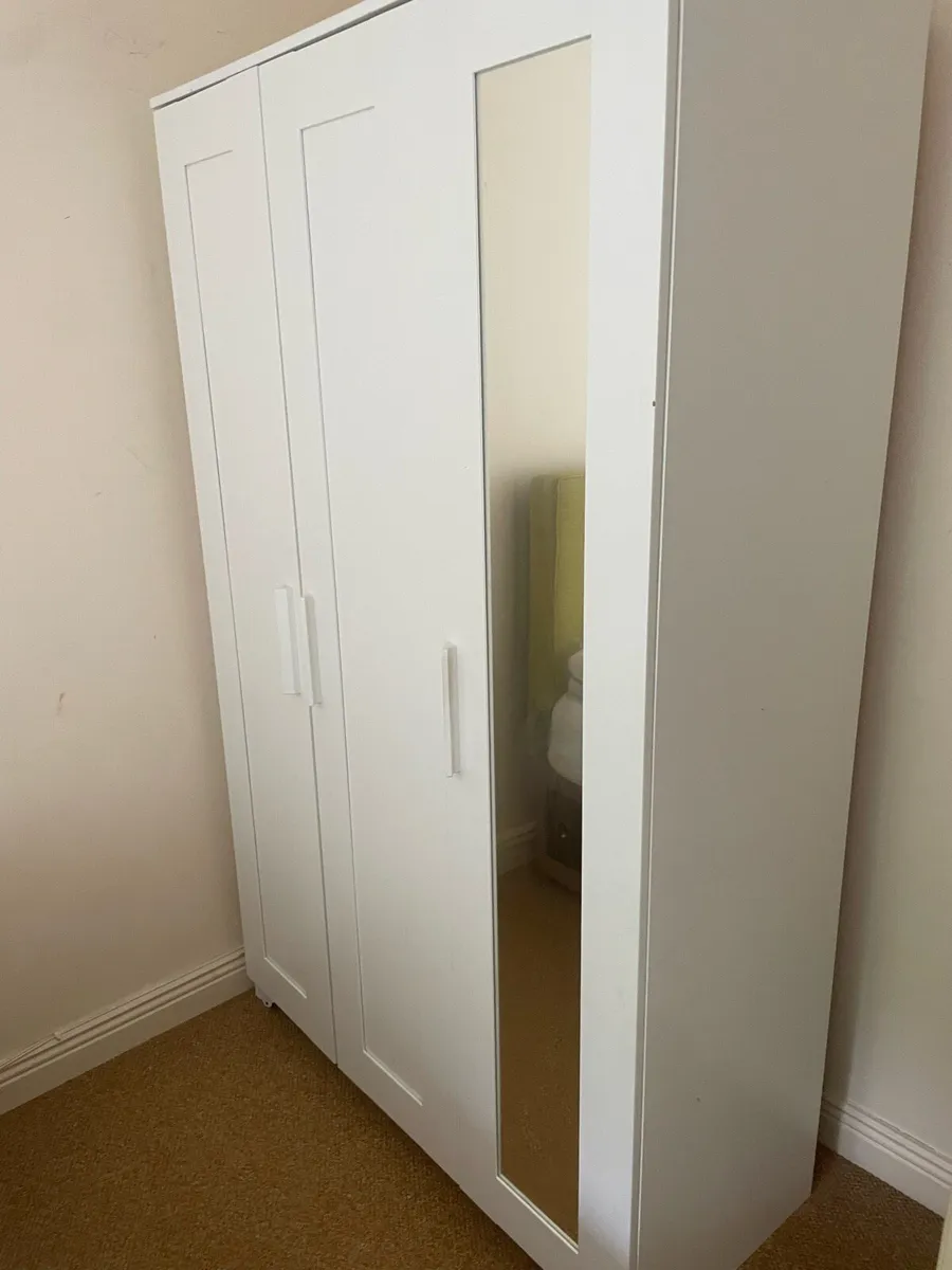 Sofas and wardrobes - Image 1