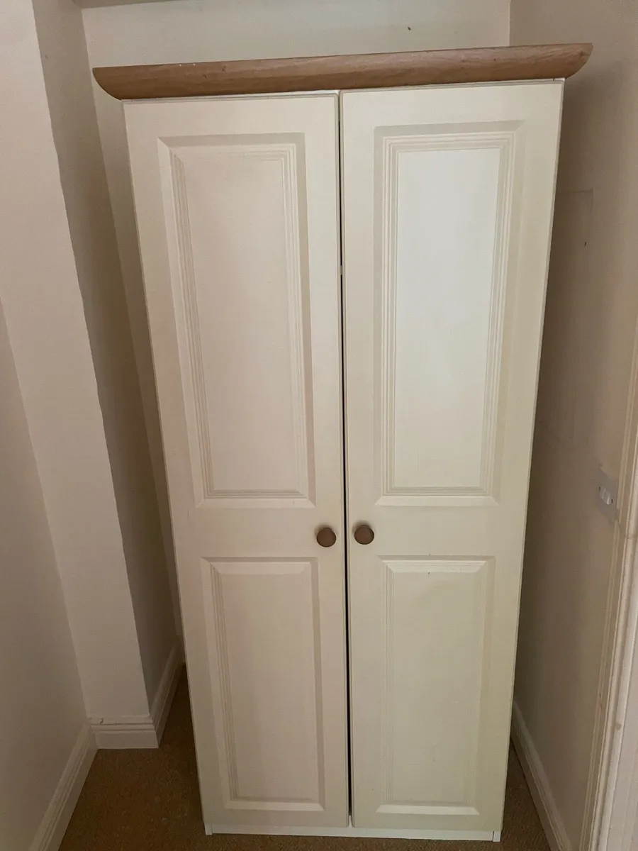Sofas and wardrobes - Image 3