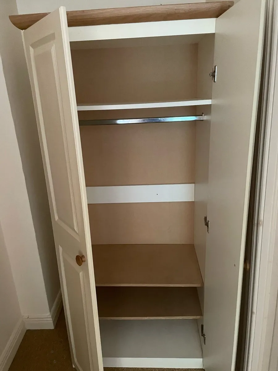 Sofas and wardrobes - Image 4