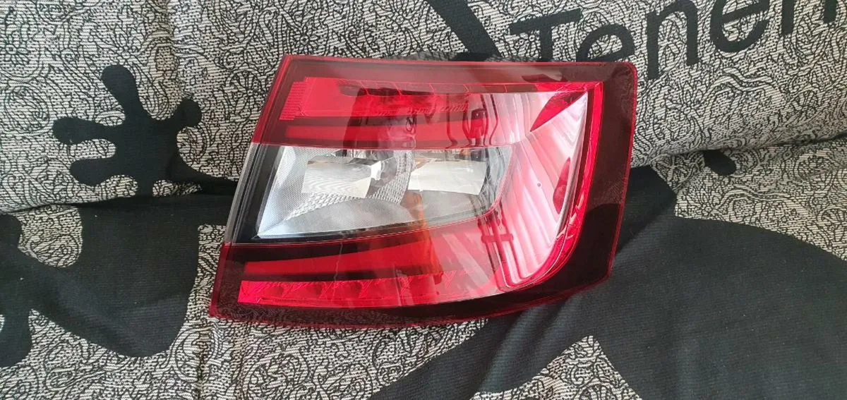 Skoda octavia ambition 2017-2019 rear right  light - Image 1