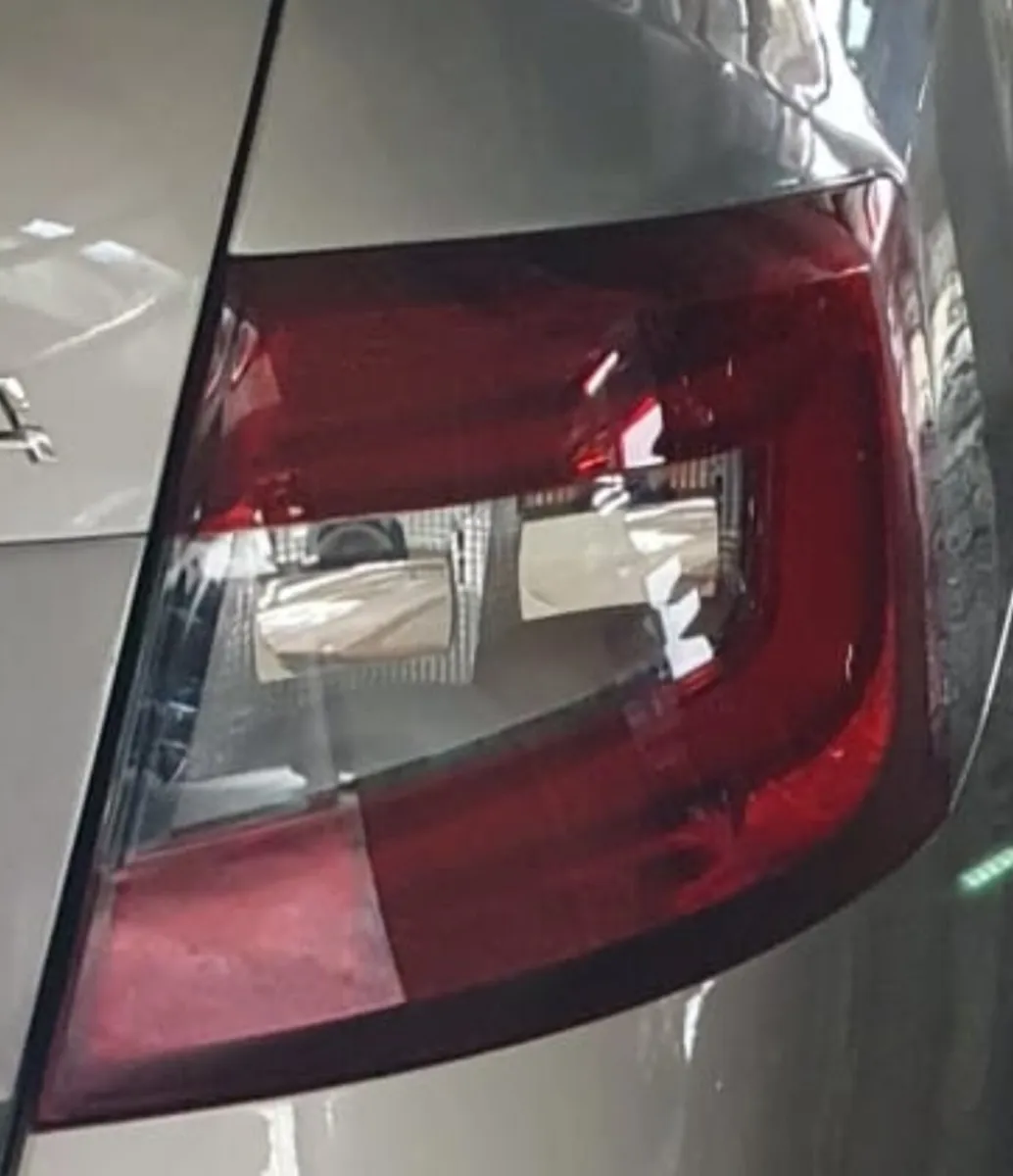 Skoda octavia ambition 2017-2019 rear right  light - Image 4