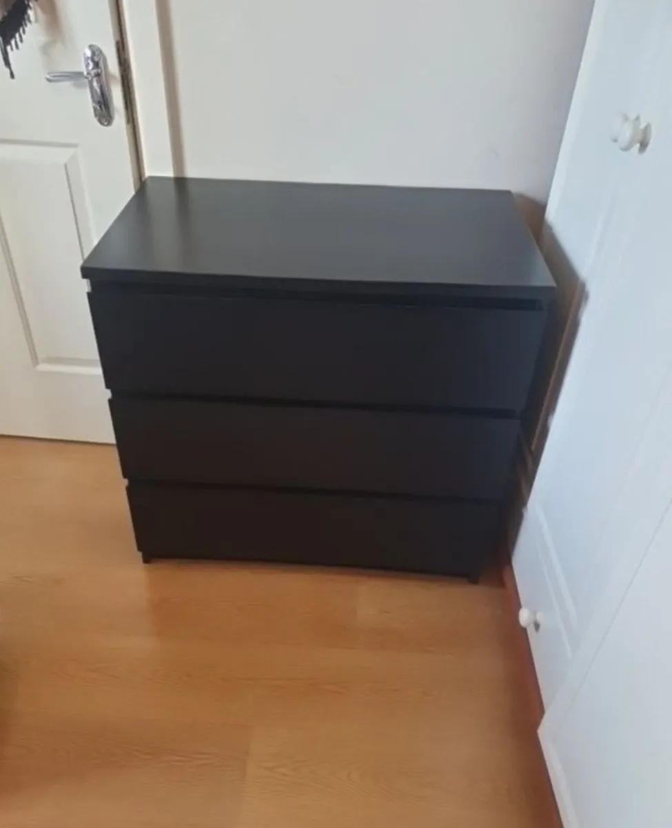 Chest of drawers - Image 1