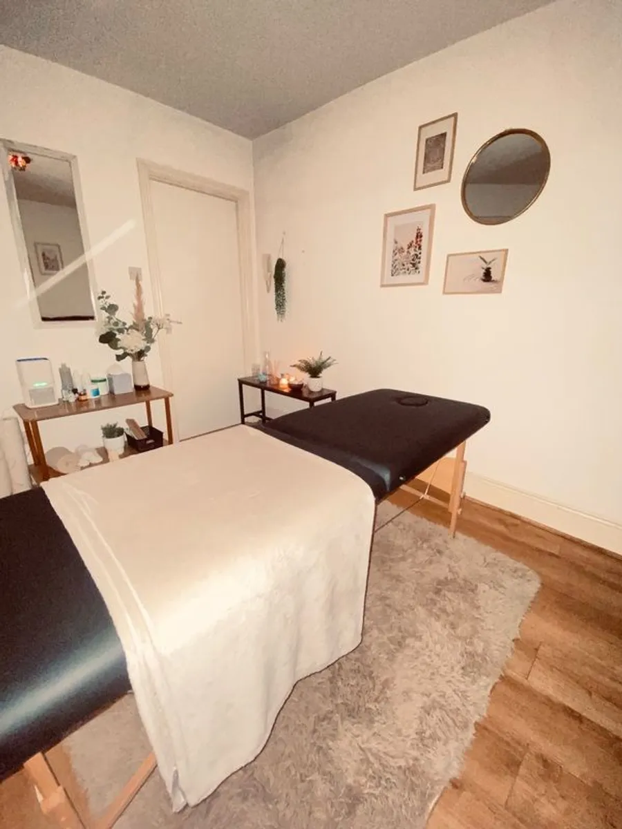 Massage table - Image 1