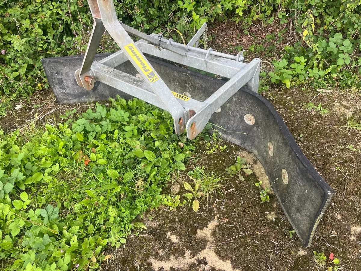 Fleming 6ft Yard Scraper