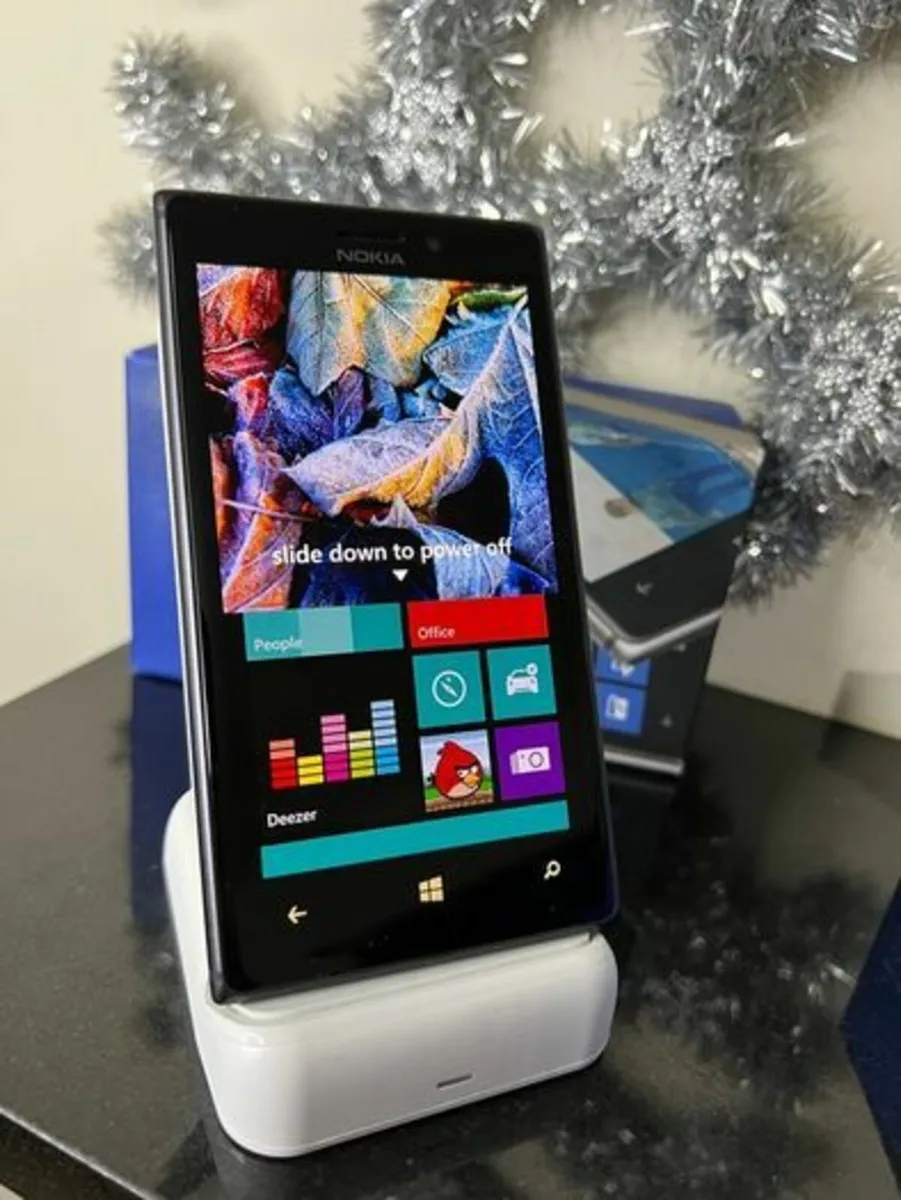 Nokia Lumia 925 16GB Boxed Black Used Unlocked. - Image 2