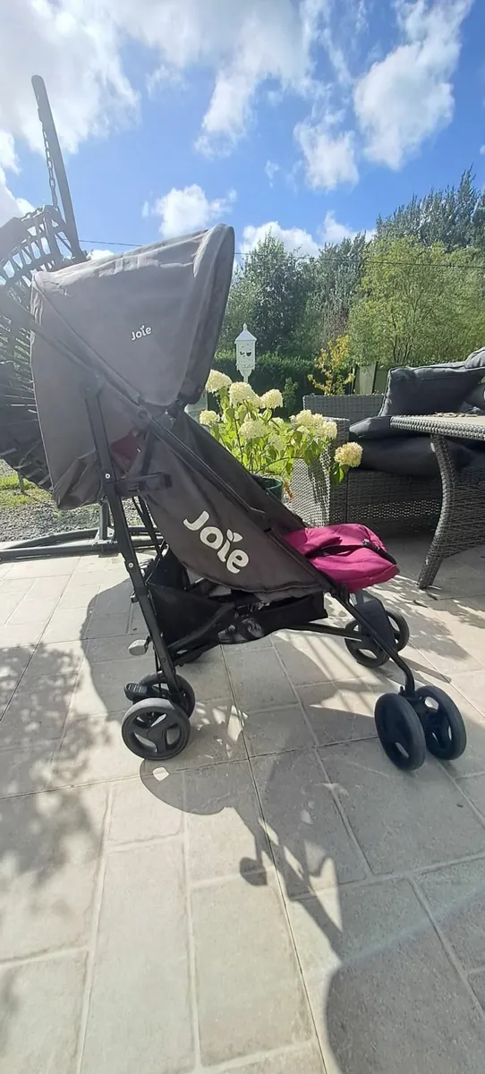 A stroller/buggy - Image 3