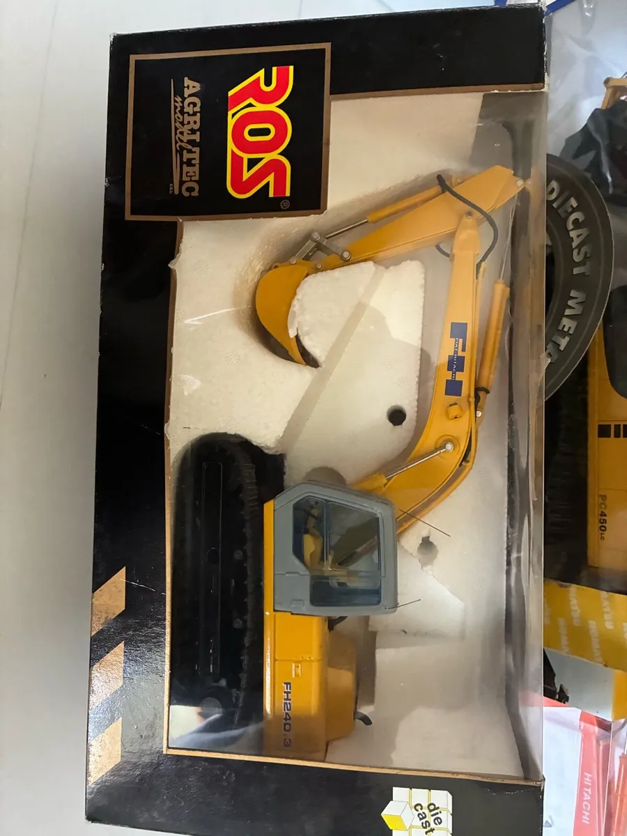 1:32 scale farm models - Image 1
