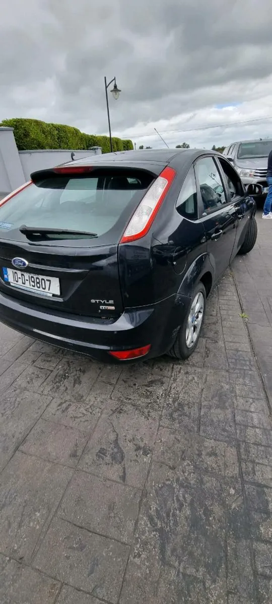 2010 Ford Focus - Image 2