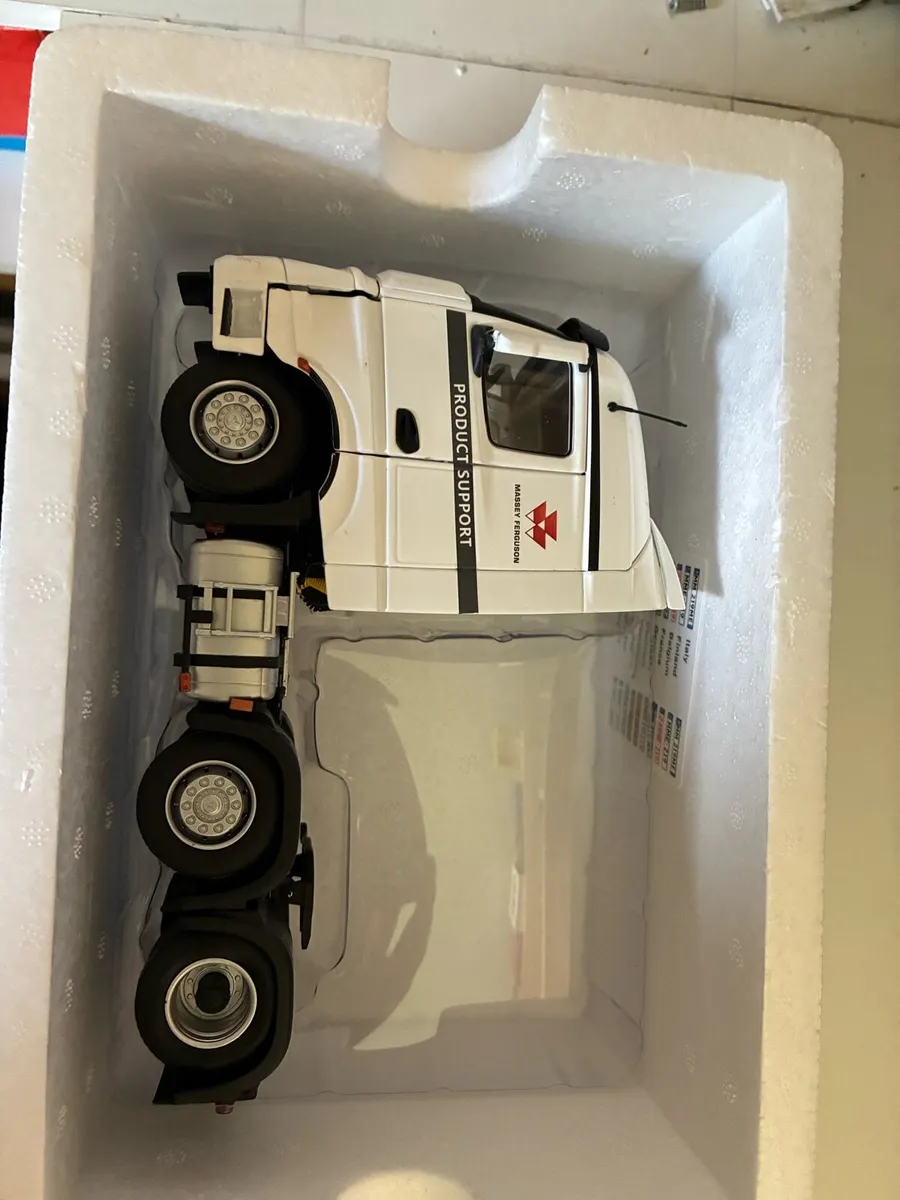1:32 Massey Ferguson marge model truck - Image 2