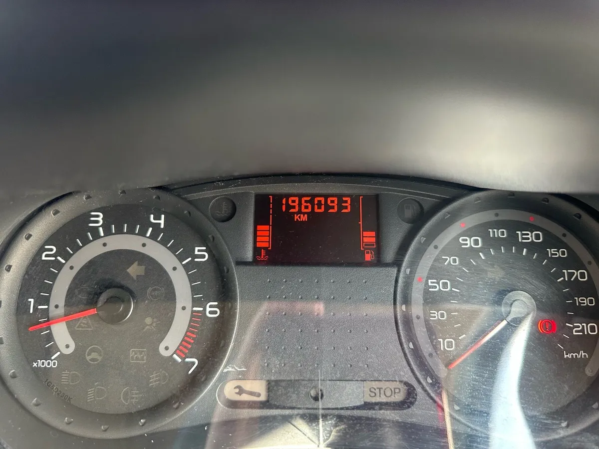 Renault Clio - Image 2