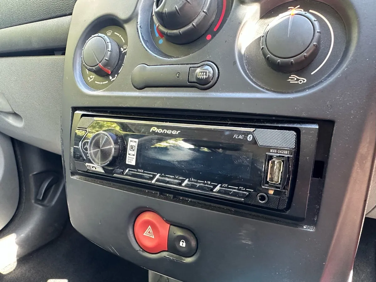 Renault Clio - Image 3