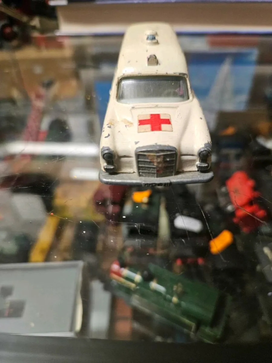 Matchbox Lesney Mercedes Ambulance - Image 1