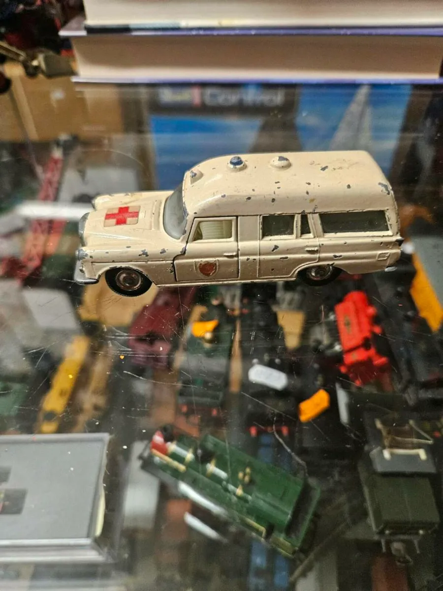 Matchbox Lesney Mercedes Ambulance - Image 2