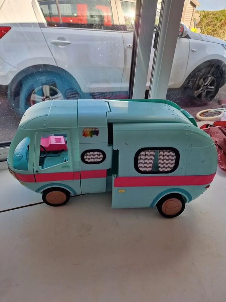 Lol Dolls House, Motorhome, Car,  5 Dolls and babies - Image 2