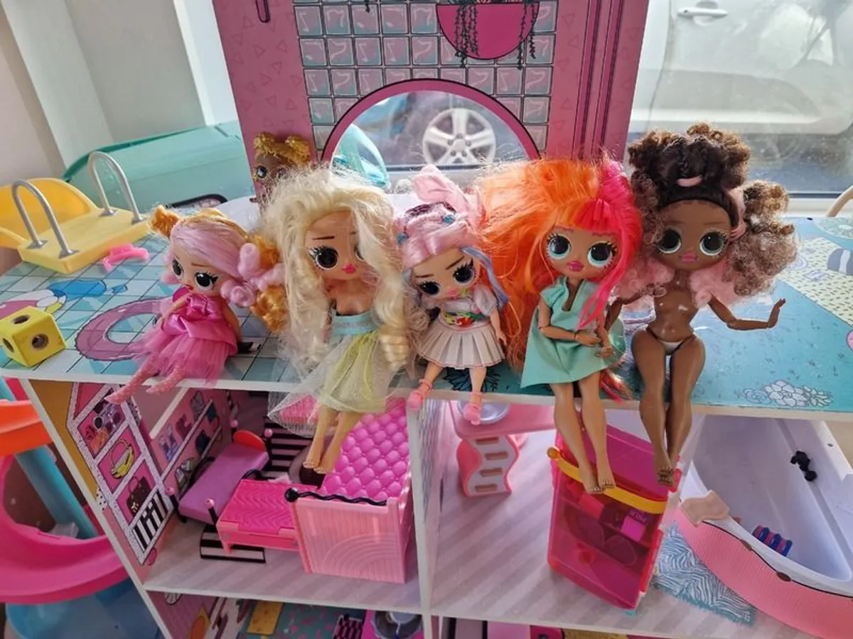 Lol Dolls House, Motorhome, Car,  5 Dolls and babies - Image 4