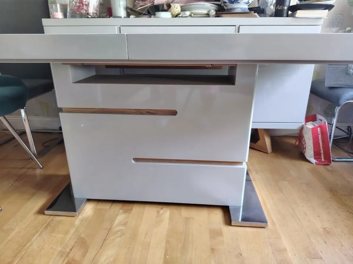 Dining - Image 1