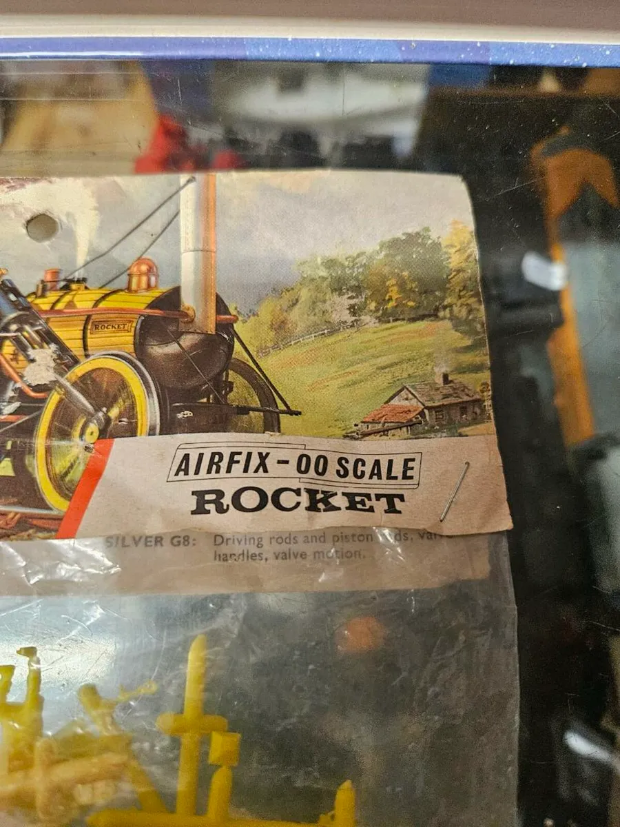 Vintage Airfix Stephensons Rocket Kit - Image 2