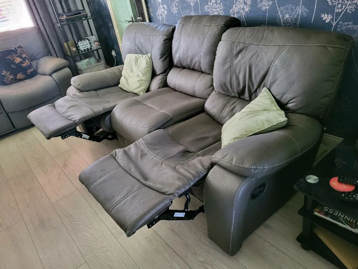 3 and 2 seater recliner sofa - Image 3