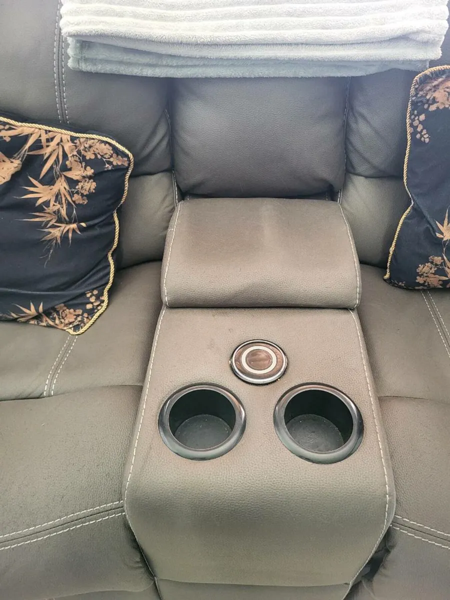 3 and 2 seater recliner sofa - Image 4